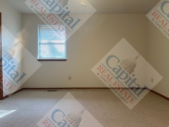 Building Photo - Country Beauty