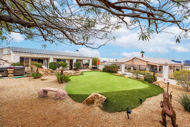 Building Photo - Long Term 4 Bedroom Rental with a Beautifu...