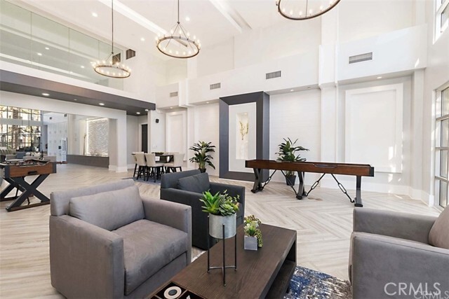 Building Photo - 1329 Scholarship