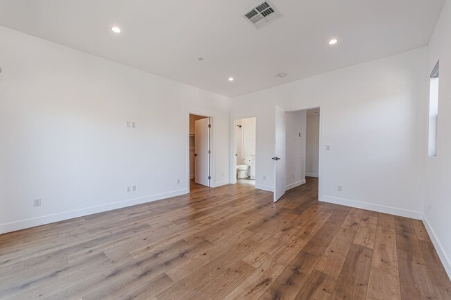 Building Photo - 705 Benton Wy