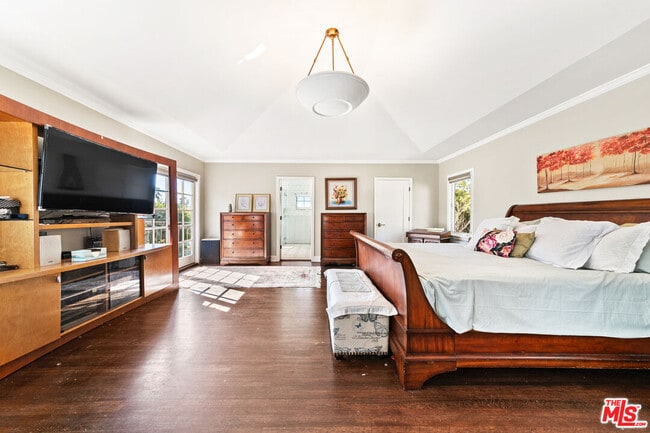 Building Photo - 401 N McCadden Pl