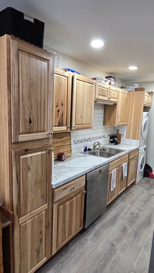 Building Photo - 2 Bed, 1.5 Bath Townhome with Garage Near McKee Medical Center