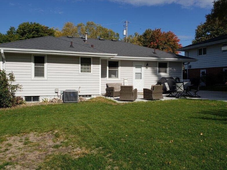 Building Photo - 7410 Beechwood Dr