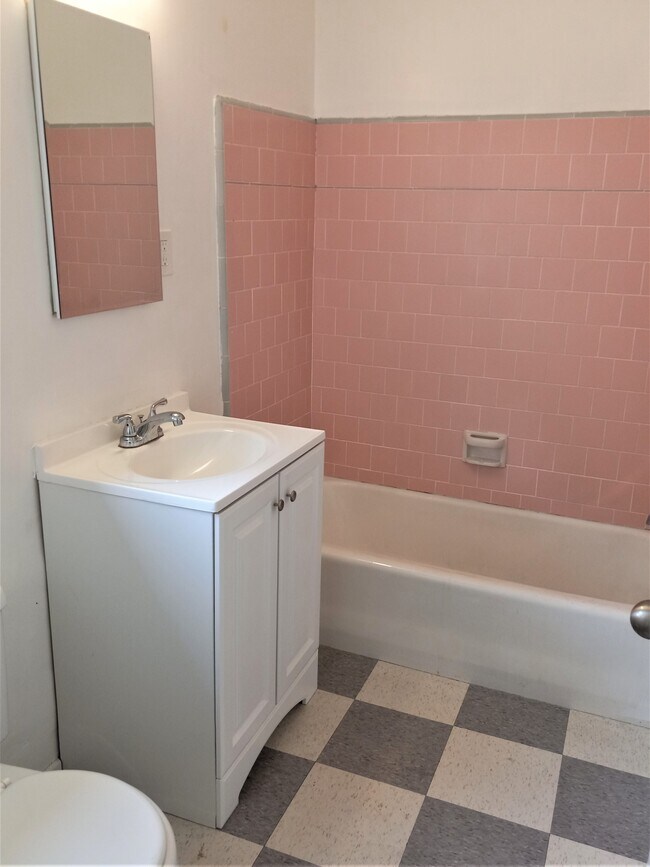 bathroom has attached dressing area - 1311 N Fairfax Ave