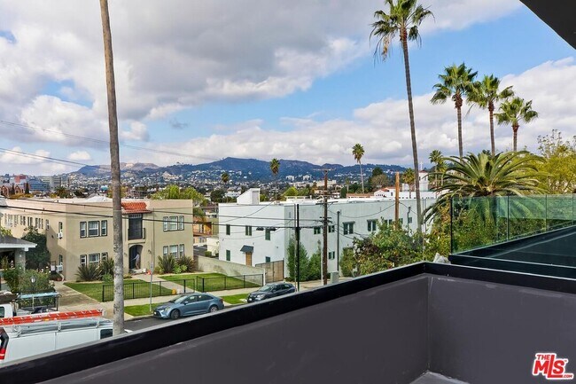 Building Photo - 1436 Edgecliffe Dr