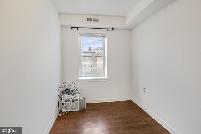 Building Photo - 240 W Girard Ave