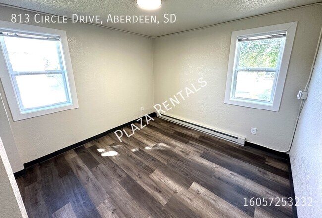 Building Photo - 1019 N 2nd St