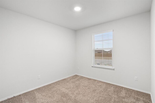 Building Photo - 112 Ragnar Dr