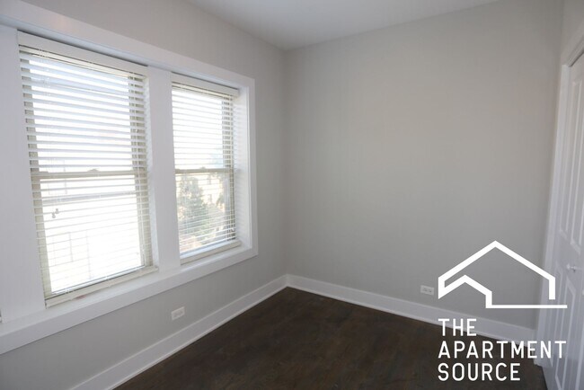 Building Photo - 3915 N Janssen Ave