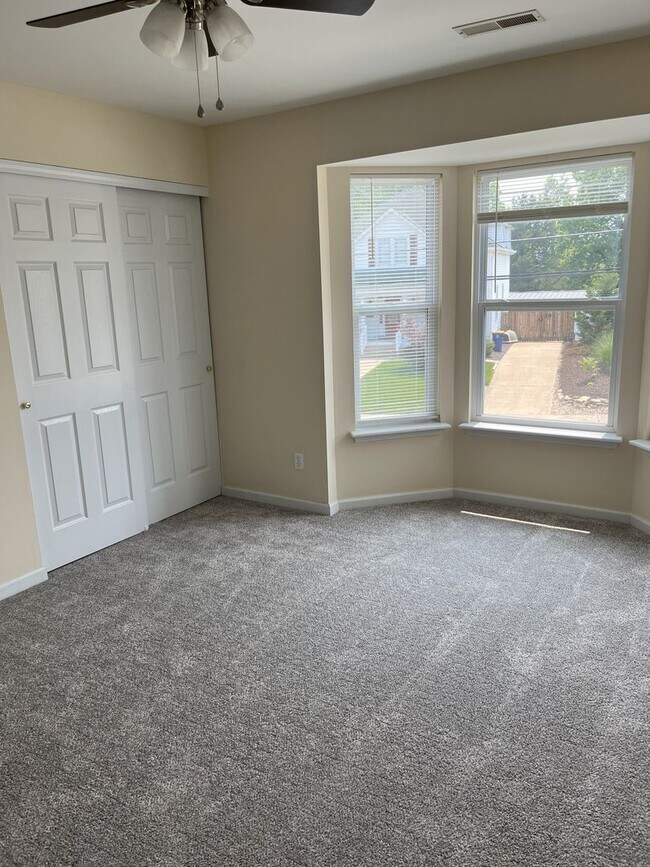 Building Photo - 727 W 5th St