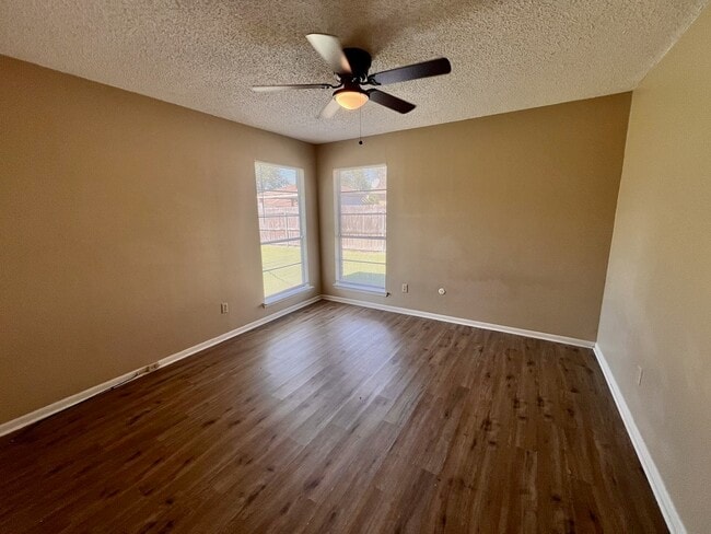 Building Photo - 1650 Shirley Cir