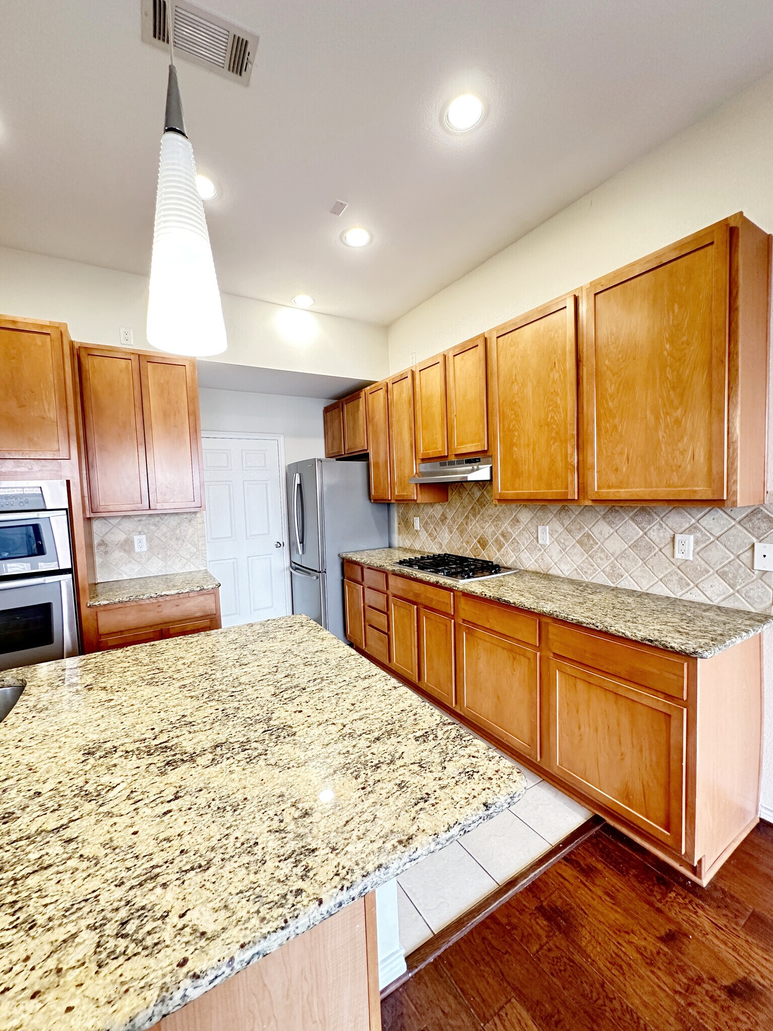 Building Photo - 1206 Emerald Glen