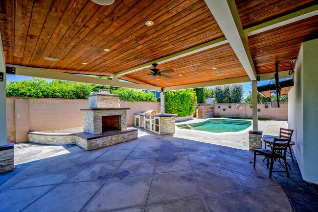 Building Photo - 11192 Martha Ann Dr