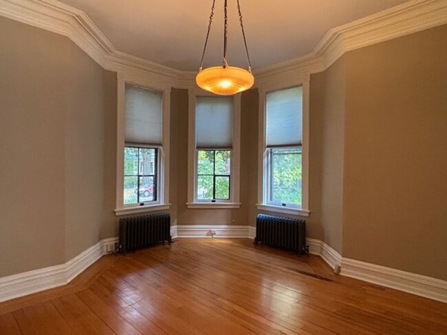 Building Photo - 462 Holly Ave