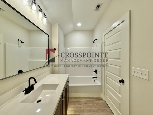 Building Photo - Tour Today! 3 Bedroom, 2 Bathroom Home in Lindale!