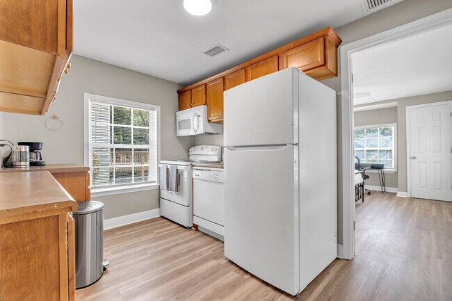 Building Photo - 908 Buena Vista Dr