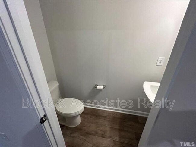 Building Photo - 29 Verona Dr