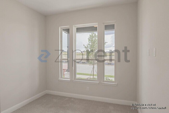 Building Photo - 2970 Eleanor Dr