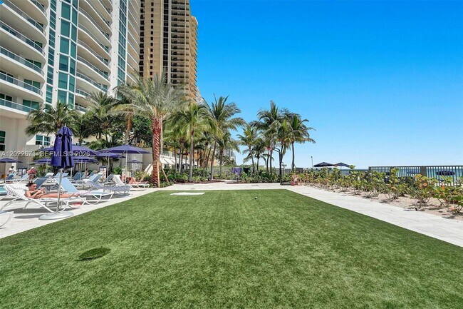 Building Photo - 16051 Collins Ave