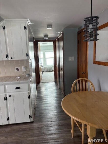 Building Photo - 1997 Hertel Ave