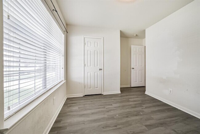 Building Photo - 7114 Sunrise Hill Ln
