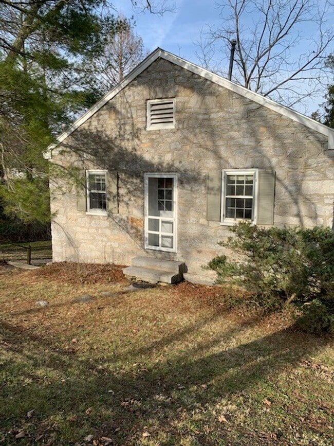 Building Photo - 501 Lime Kiln Rd