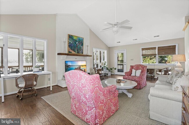 Building Photo - 638 Marlborough Point Rd