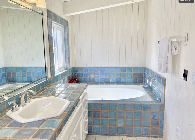 Building Photo - 4025 Ocean Dr