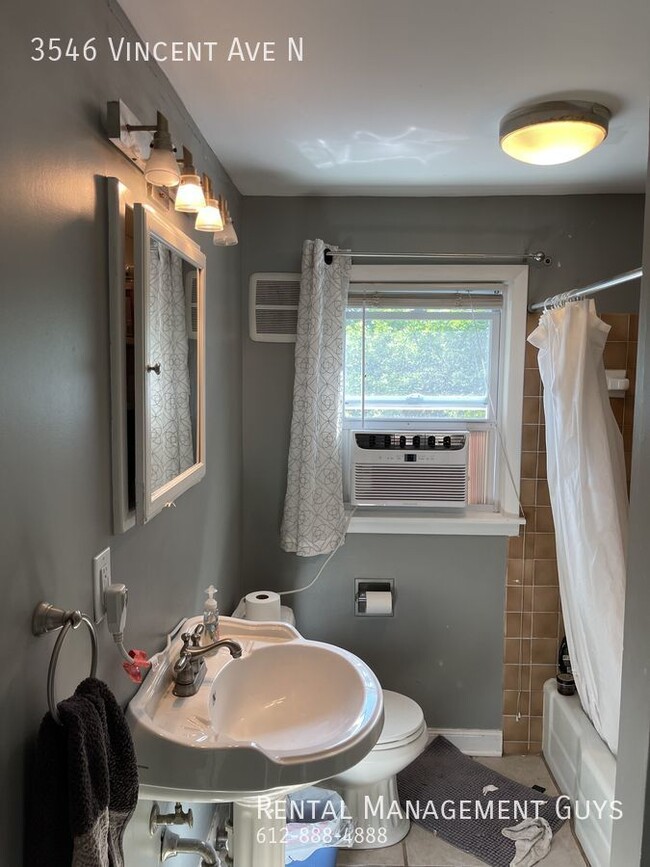 Building Photo - Huge home with good sized bedrooms located...