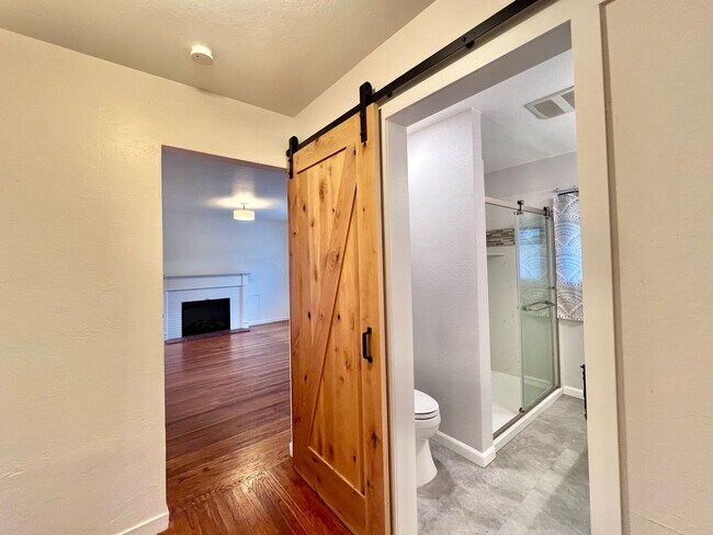 Building Photo - 3 Bed / 1.5 Bath | Thornwood Terrace Home ...