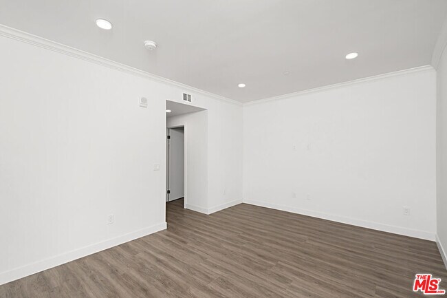 Building Photo - 6144 Whitsett Ave
