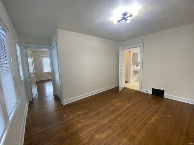 Building Photo - 1407 S Washington St