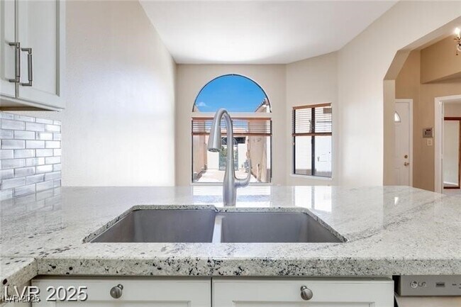 Building Photo - 2723 Seabridge Dr