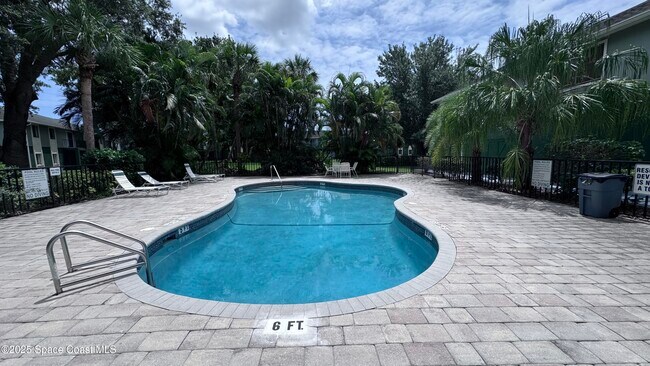 Building Photo - 2216 Flower Tree Cir