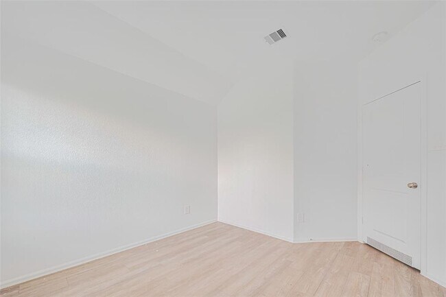 Building Photo - 18439 Summit Ranch Dr