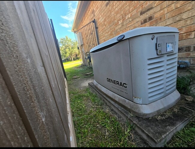 Building Photo - 3214 E Cedar Hollow Dr