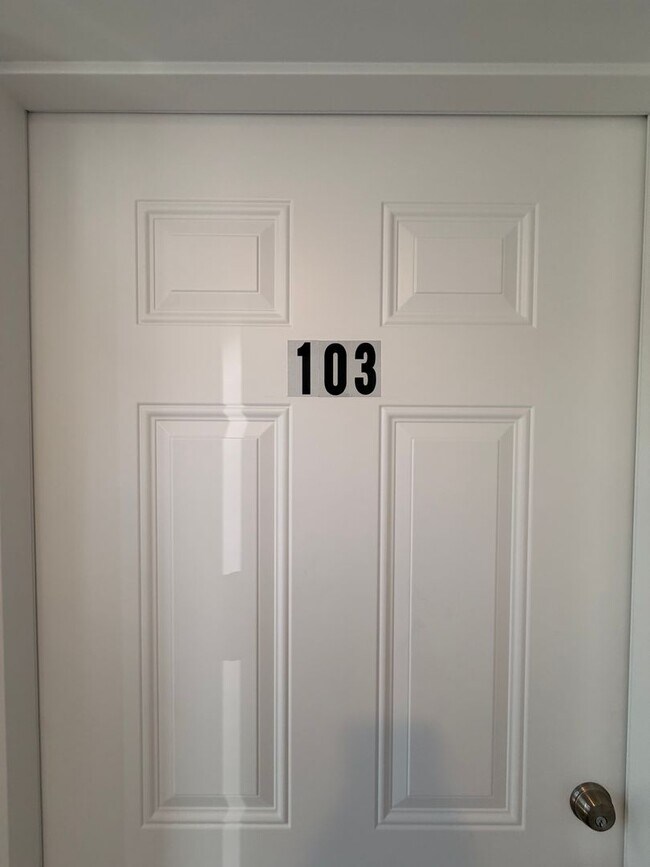 Building Photo - Brand New spacious Studio available in a great location.
