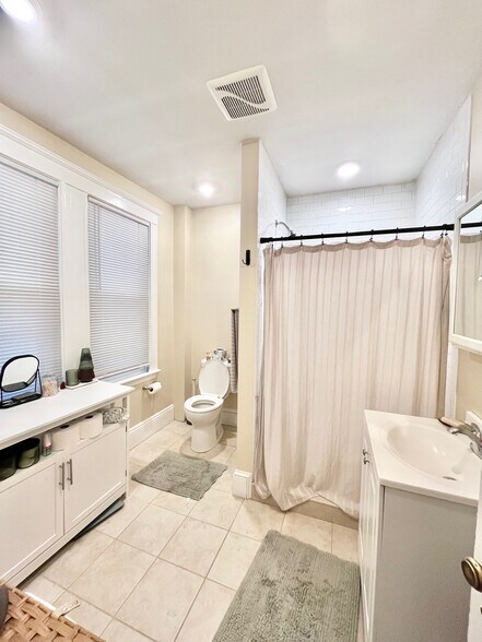 Building Photo - 5 Glenley Ter