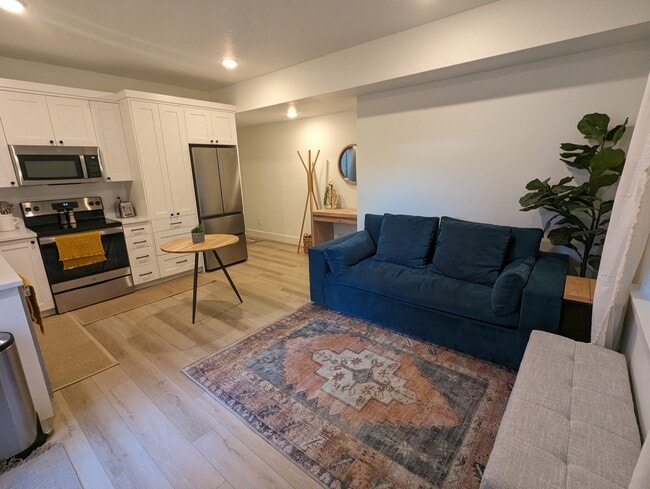 Building Photo - 134 N Welden Way