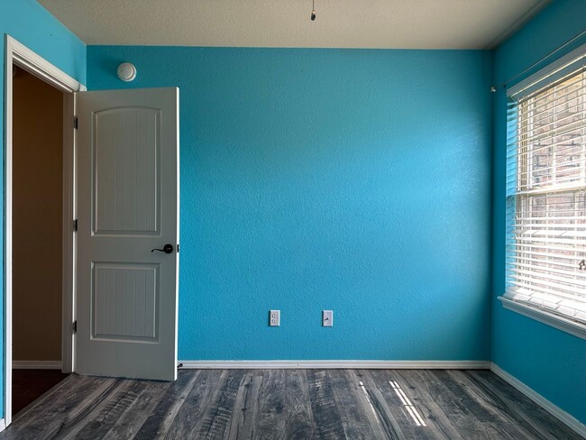 Building Photo - Beautiful Living: 3 Bed, 2 Bath Home with ...