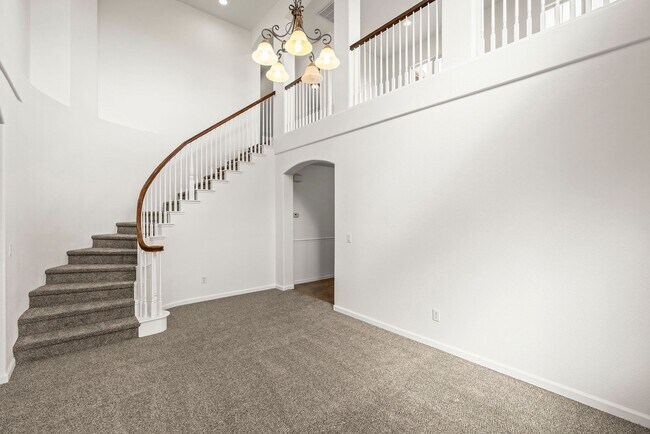 Building Photo - 4 Bedroom Home with Loft & Mountain Views ...