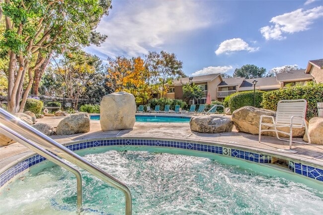 Building Photo - 80 Lakepines-
