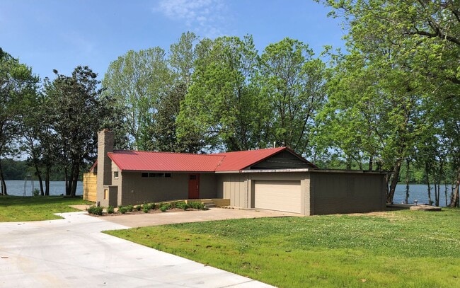 Building Photo - Lake Elmdale Escape