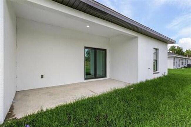 Building Photo - 2122 Armour Rd