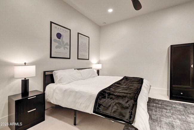 Building Photo - 6401 E Larkspur Dr