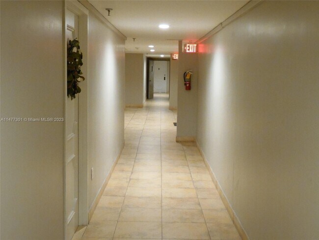 Building Photo - 1623 Collins Ave