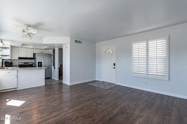 Building Photo - 820 W University Dr