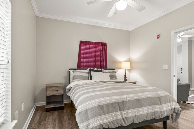 Building Photo - Nice 2 Bed 2 Bath Available Fall 2026!