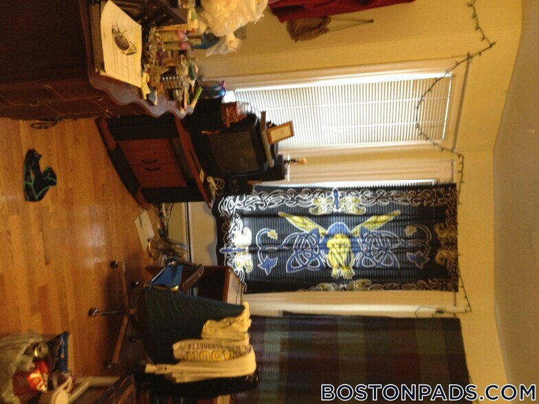 Building Photo - 35 Brookline St