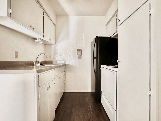 Building Photo - 2803 Hemphill Park